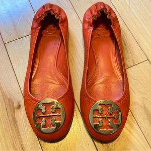 Tory Burch Reva Orange Flat smooth leather shoes gold metal logo size 8.5